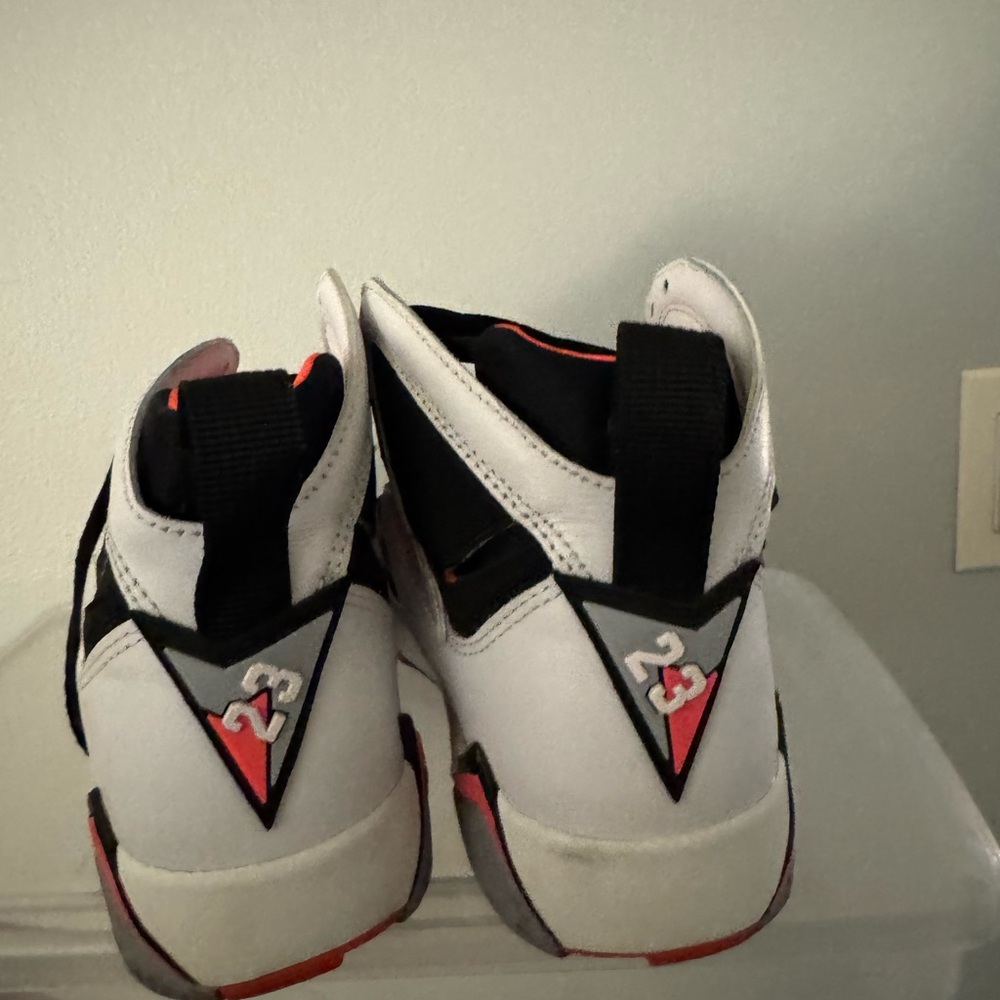 Air Jordan 7.